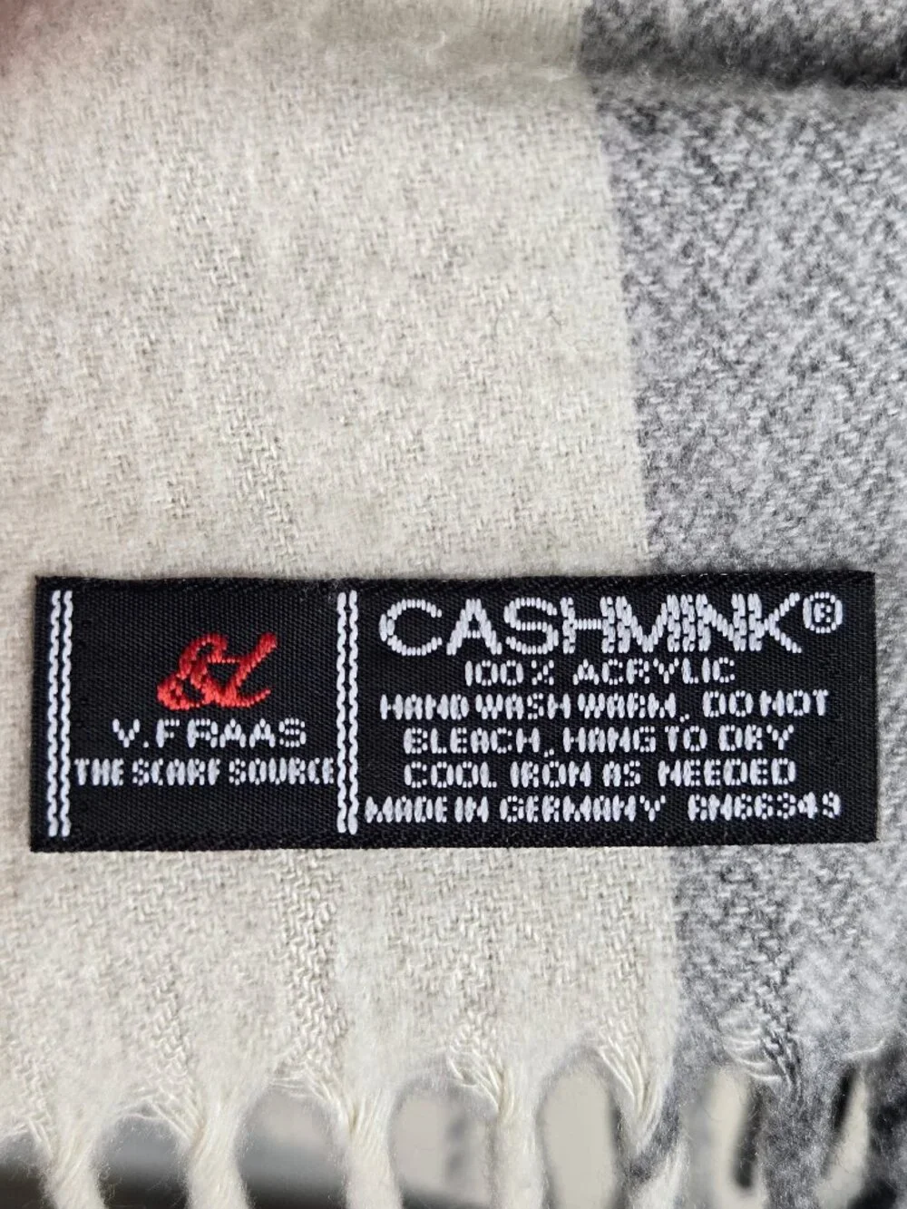 V. Fraas Cashmink Gray White Plaid Oblong Scarf Fringed Ends 100% Acrylic